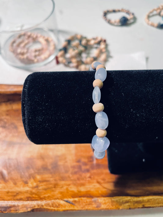 Polished lavender plastic and wood bead bracelet